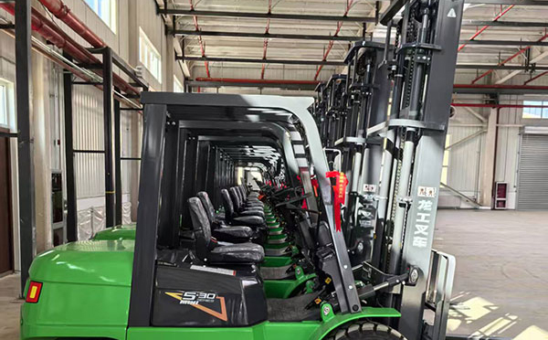 不同工况如何匹配嘉峪关叉车？从仓储到物流的解决方案