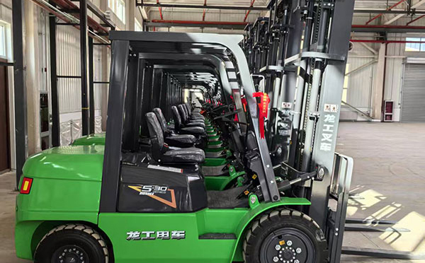 嘉峪关叉车操作安全规范：避免事故的10个实用建议